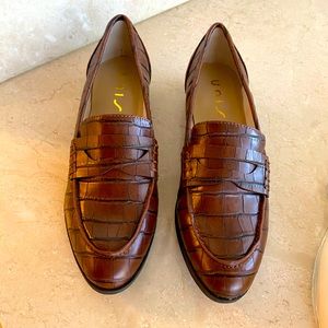 Unísa brown crocodile embossed loafers